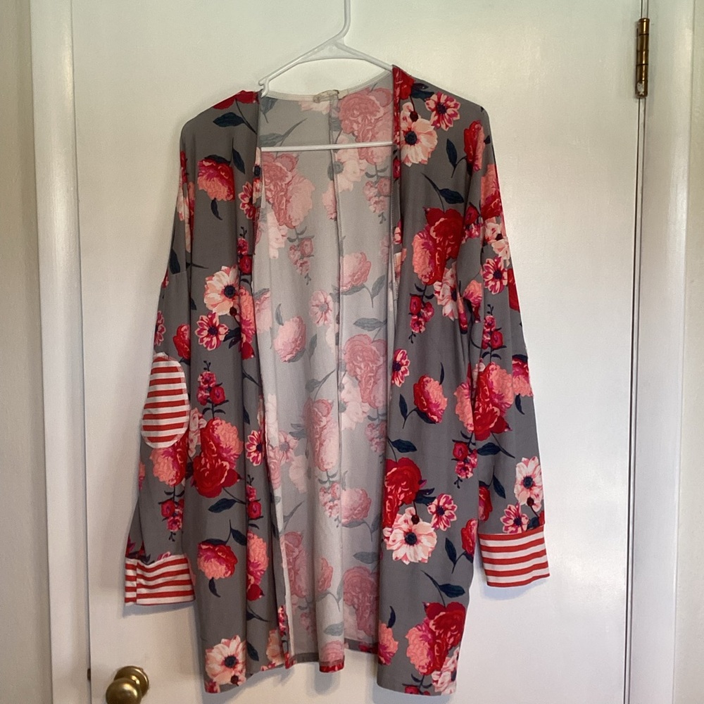 Betsy’s Boutique long floral cardigan. Sz large